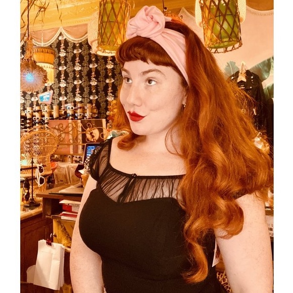 Turban headband in light pink velvet - Picture 3 of 3